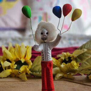 VINTAGE OAXACAN CLAY AND WIRE SCULPTURE BALLOON MAN